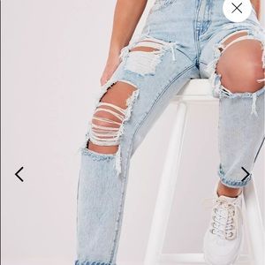 NWT Missguided light blue wash distress mom jeans